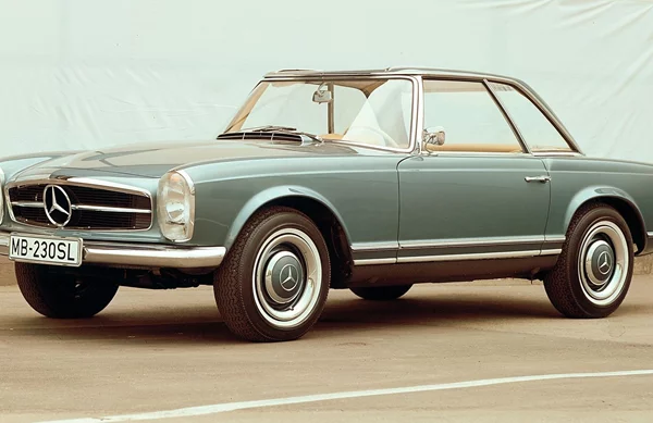 Αφιέρωμα Mercedes-Benz 230 SL: Η "Παγόδα" έγινε 60 ετών
