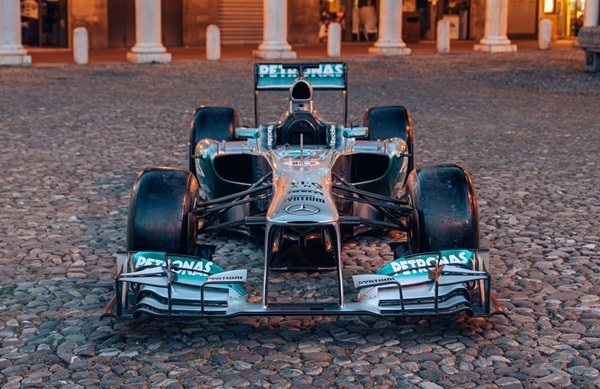 F1 Las Vegas GP: Πουλήθηκε μονοθέσιο του Hamilton μετά τις κατατακτήριες