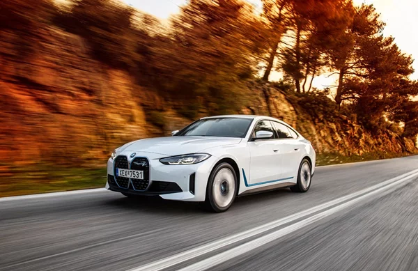 BMW i4: Σιωπηλά τάχιστη