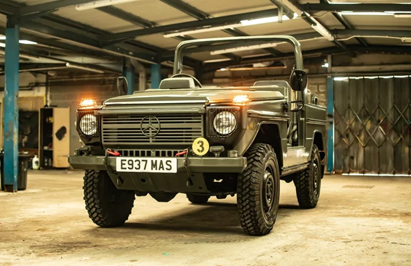 "Λόχος, προσοοο-χή!". Πωλείται στρατιωτική Mercedes 240GD