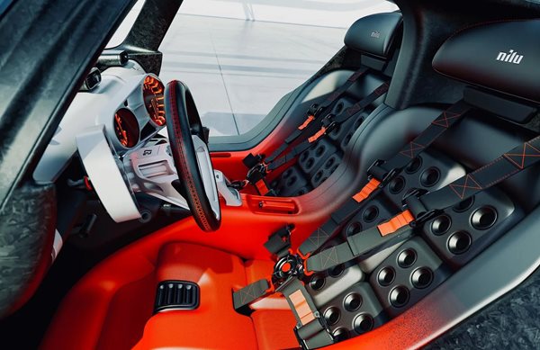 Video: Δείτε το απίθανο παραδοσιακό hypercar Nilu27