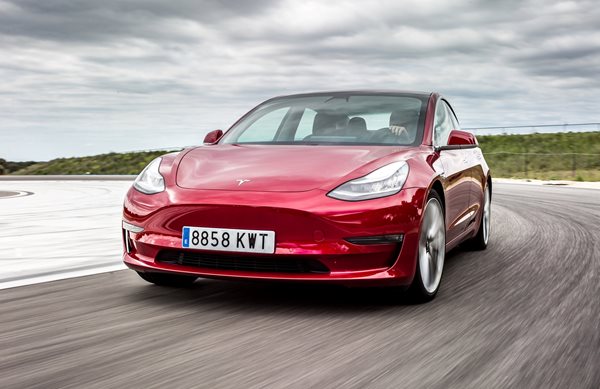 Πληροφορίες ότι έρχεται η ανανέωση του Tesla Model 3