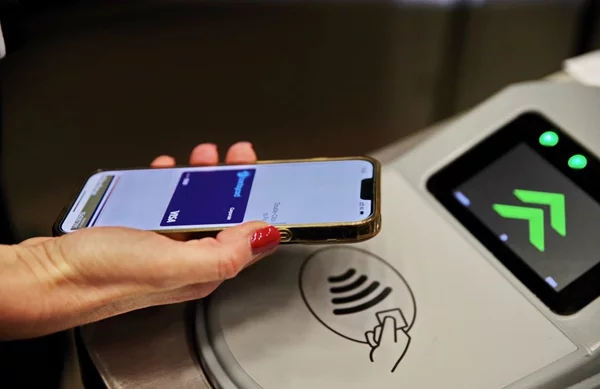 Ποιοι επιβάτες δεν μπορούν να χρησιμοποιήσουν το σύστημα "tap2ride" στις συγκοινωνίες