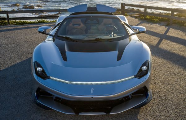 To Pininfarina Battista Targamerica είναι ένα cabrio ηλεκτρικό hypercar