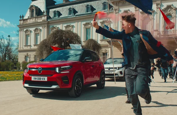 Η διαφήμιση του νέου Citroen e-C3 φέρνει την επανάσταση (video)