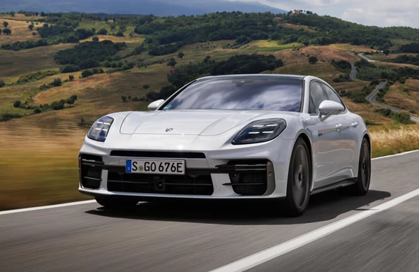 Παρουσιάστηκε η πιο ισχυρή Porsche Panamera όλων των εποχών