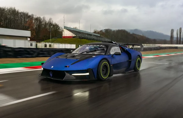 Τρέξτε! Ξεκινούν οι παραδόσεις της Maserati MCXtrema