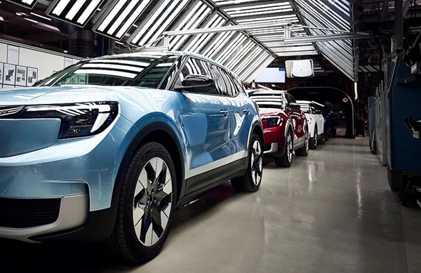 Μεγάλη φίρμα αυτοκινήτων ξεκινάει εθελούσια έξοδο για 10.000 εργαζόμενους