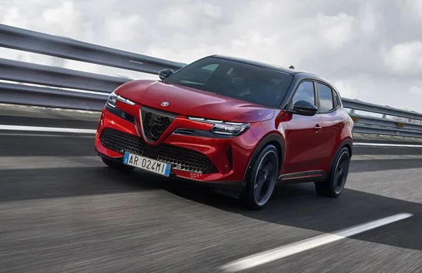 Στην Ελλάδα η Alfa Romeo Junior-οι τιμές του μικρού ιταλικού SUV