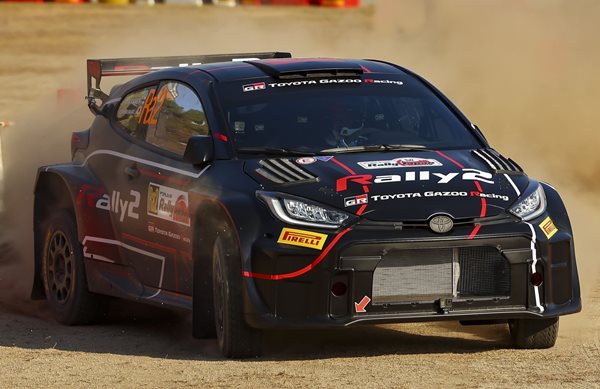 H Toyota παρουσίασε το Yaris Rally2 με Kankkunen και Makkinen