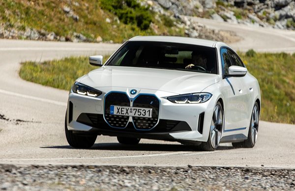 Ποιο χαρακτηριστικό της BMW i4 αλλάζει για το 2025