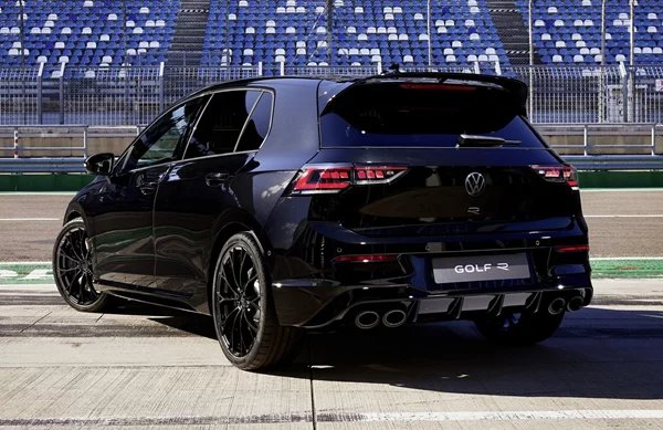 Αυτό είναι το νέο Volkswagen Golf R-το πιο γρήγορο VW παραγωγής (video)