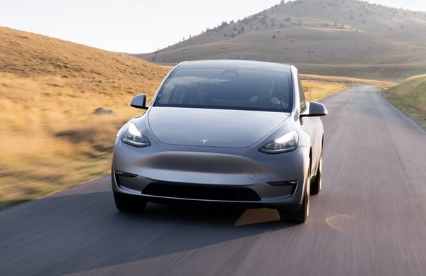 Δημόσια εμφάνιση για το ανανεωμένο Tesla Model Y (video)