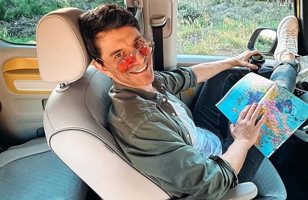 Ο Σάκης Ρουβάς θα τραγουδήσει για τα γενέθλια σπουδαίου αυτοκινήτου