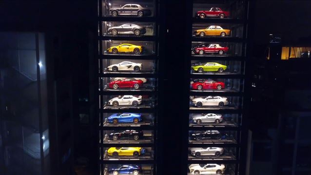 Πού μπορείς να αγοράσεις μια Ferrari όπως ένα μπουκάλι νερό (video)