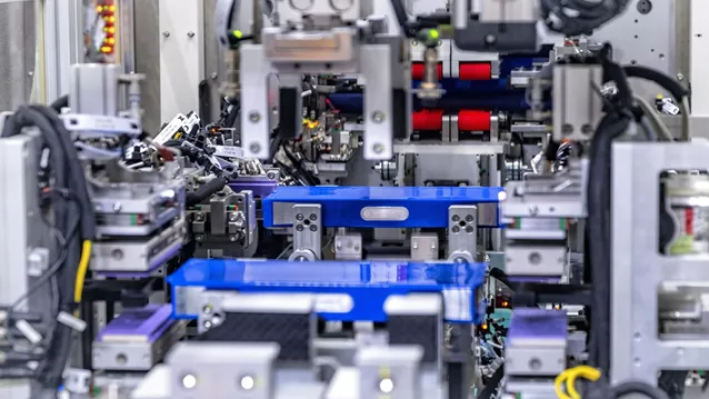 Επιτέλους, μια ευρωπαϊκή αυτοκινητοβιομηχανία φτιάχνει τις δικές της μπαταρίες για ηλεκτρικά αυτοκίνητα