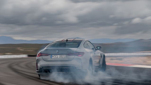 Οδηγούμε την BMW M4 CSL στην πίστα