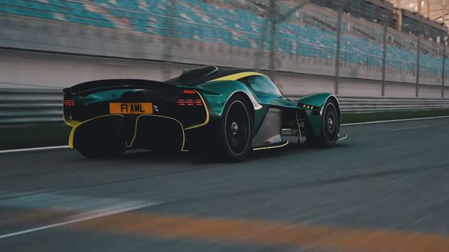 Λυσσασμένη Aston Martin: O Chris Harris οδηγεί Valkyrie