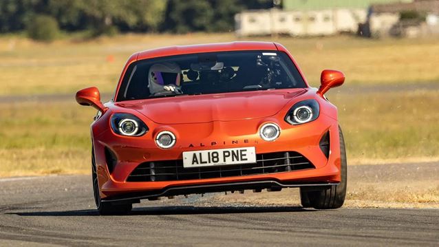 Video: Ο Stig οδηγεί το Alpine A110 S στην πίστα