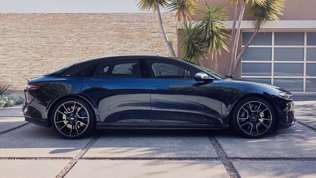 Tο Lucid Air Sapphire είναι "τέρας" στην πίστα, λέει ο πρώην Stig (video)