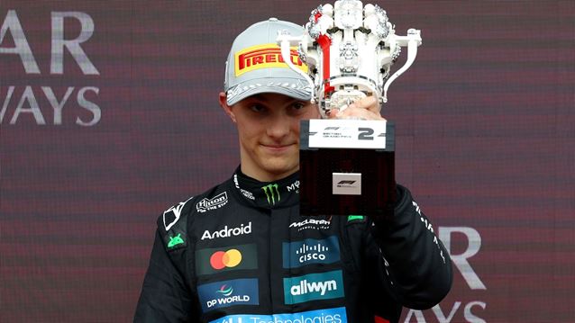 Δείτε τα απίθανα κύπελλα της F1 φτιαγμένα από LEGO