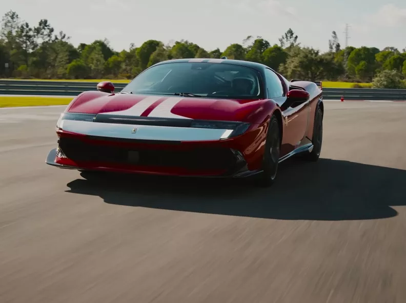 Δείτε την πανίσχυρη Ferrari 849 Testarossa να γλιστράει στο Fiorano