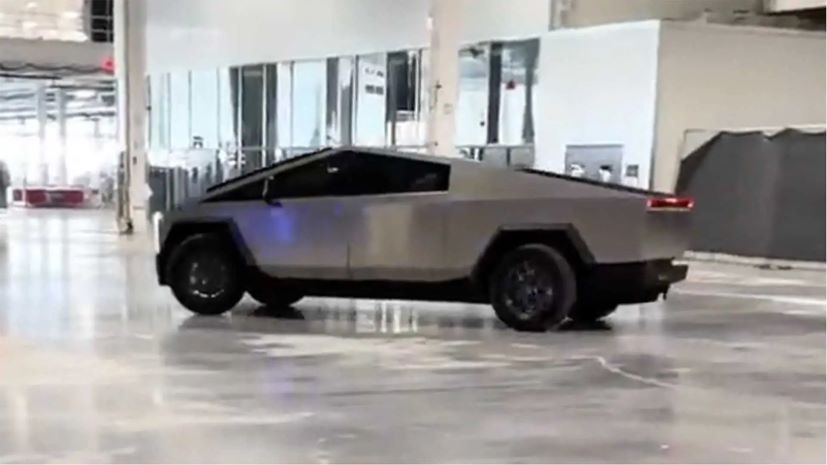 Tesla Cybertruck 4 wheel steering