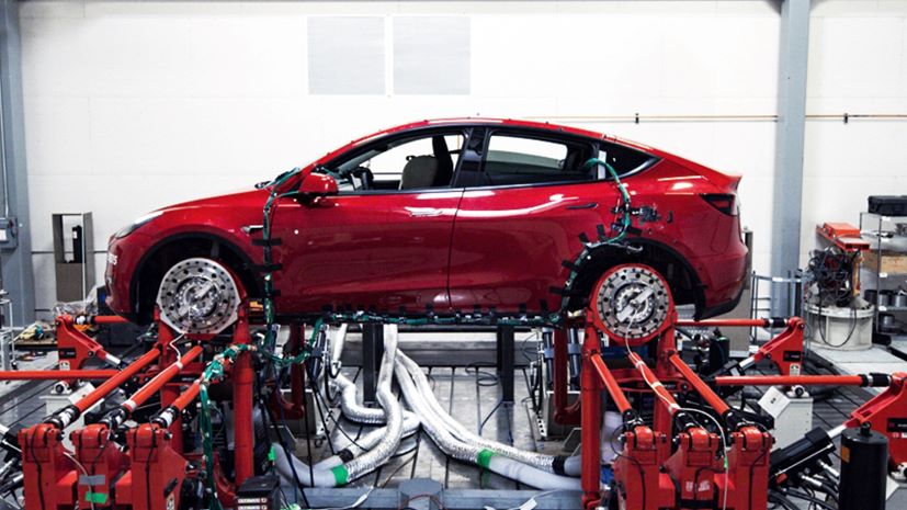 Αυτοκίνητο Tesla συναρμολογείται στο εργοστάσιο του Βερολίνου