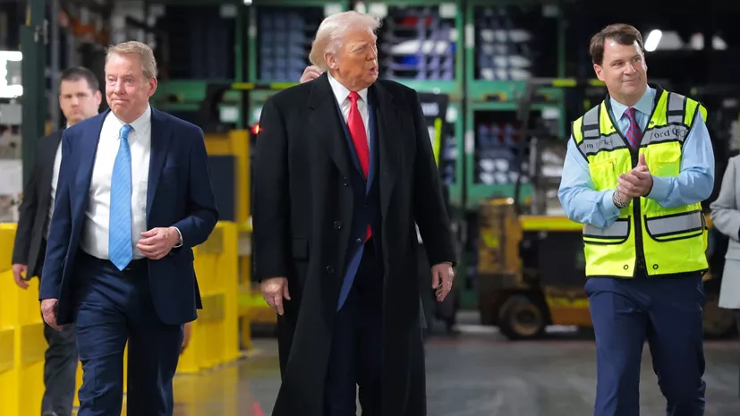 Donald Trump επίσκεψη στο εργοστάσιο της Ford