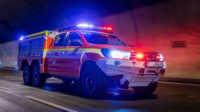 Toyota Hilux 6x6 pirosvestiko