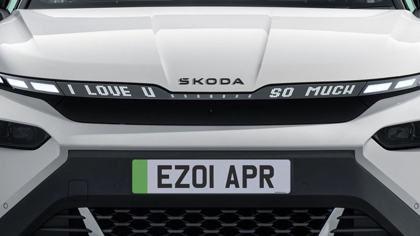 Skoda Elroq μηνύματα στη μάσκα πρωταπριλιά