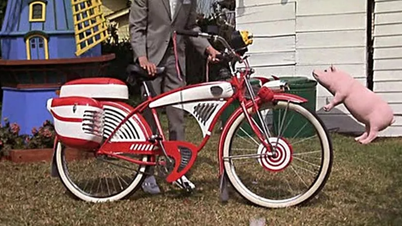 Kim Kardashian pee wee bike