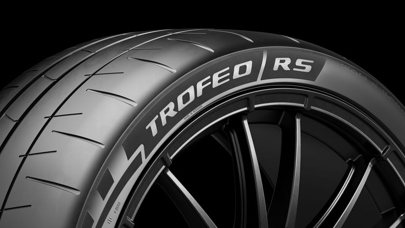 Pirelli P Zero Trofeo RS Pagani Utopia