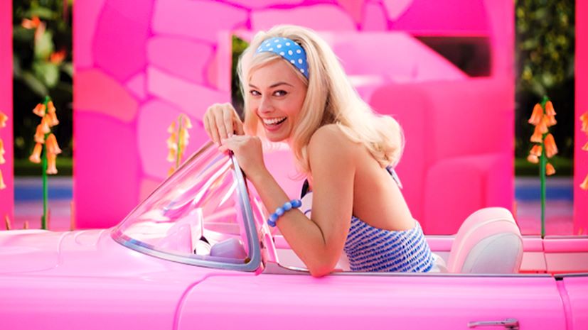 Η Barbie οδηγεί ηλεκτρικη Corvette