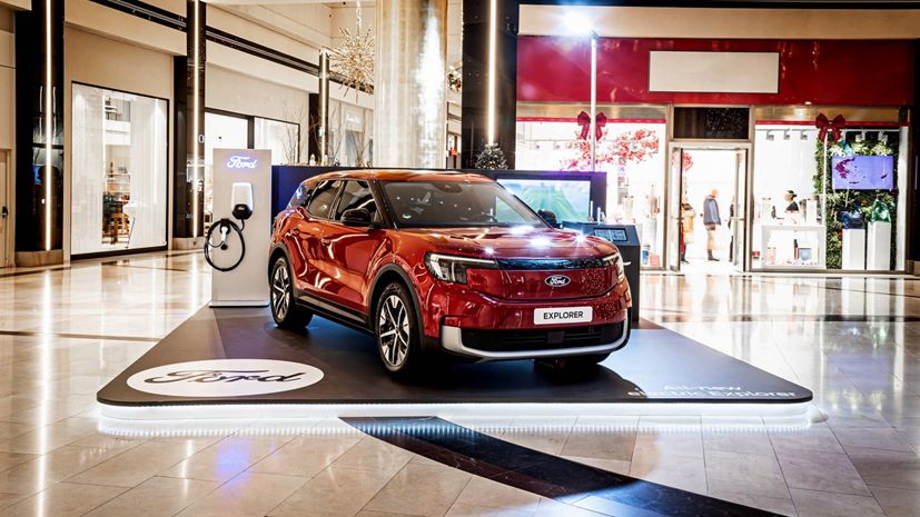 Ford Explorer Golden Hall