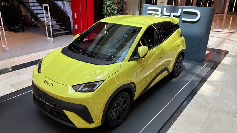 BYD Dolphin Surf Golden Hall