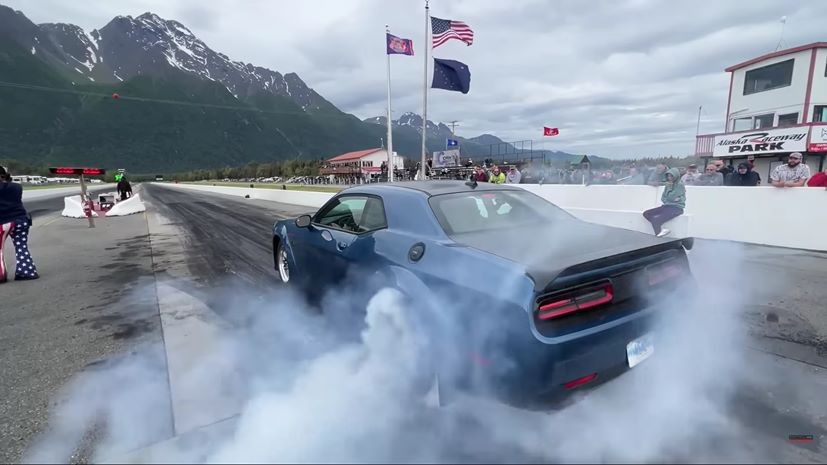 Τυφλός οδηγός Dodge Challenger dragster