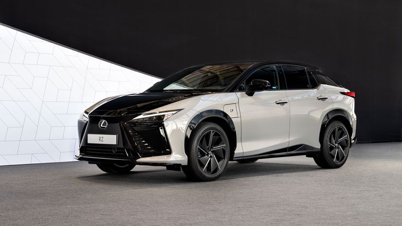 Lexus RZ 550e