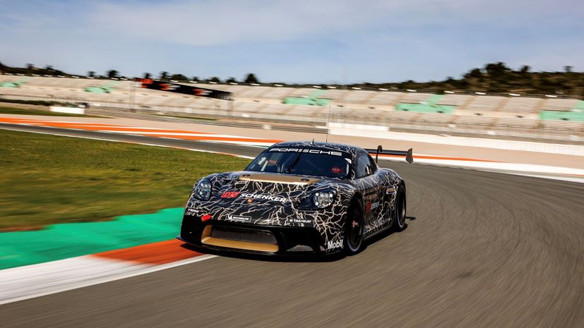 Porsche 718 Cayman GT4 ePerformance