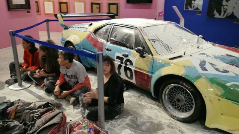 Πέταξαν αλεύρι σε BMW M1 φιλοτεχνημένη από τον Andy Warhol
