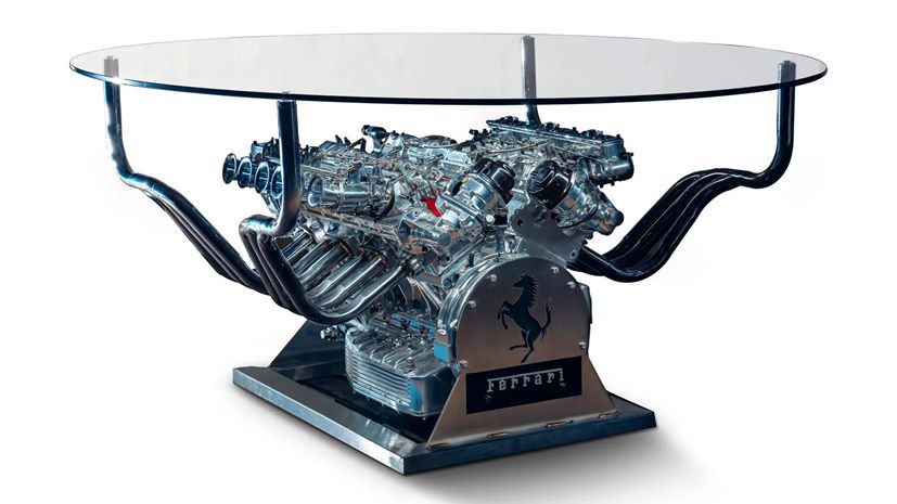 Τραπέζι με κινητήρα Ferrari V12