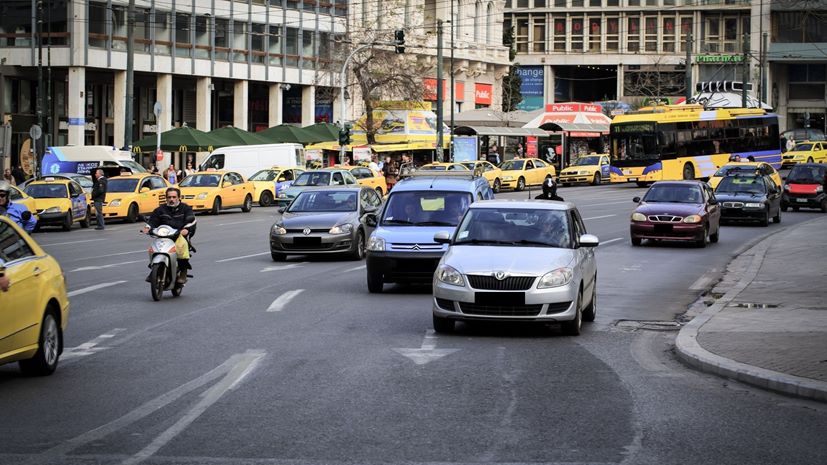 Αυτοκίνητα στο κέντρο της Αθήνας