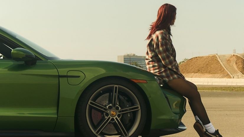 Συνεργασία Dua Lipa και Porsche
