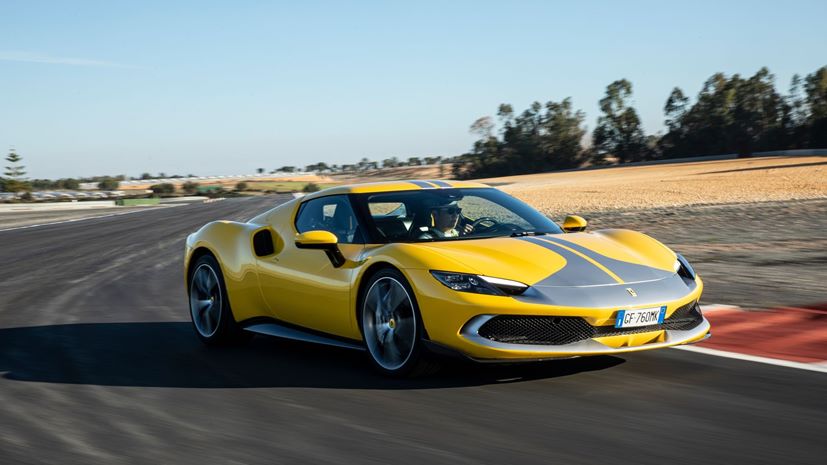 Ferrari 296 GTB Assetto Fiorano σε πίστα