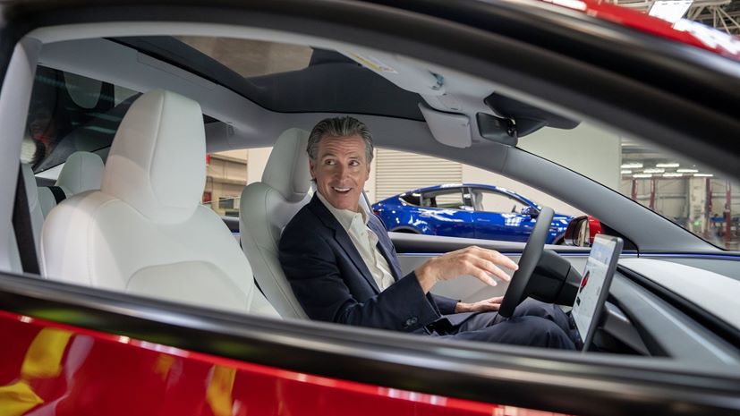 Καλιφόρνια Κυβερνήτης Gavin Newsom Tesla