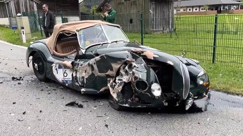 Jaguar XK120 accident