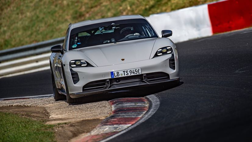 Η Porsche Taycan Turbo S σπάει το ρεκόρ ηλεκτρικών