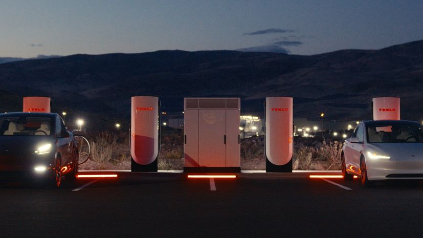 Tesla V4 ταχυφορτιστής