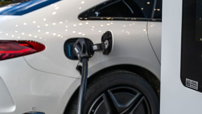 Mercedes Σταθμός Φόρτισης