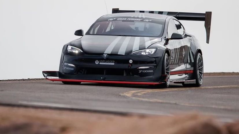 Tesla Model S Plaid Pikes Peak